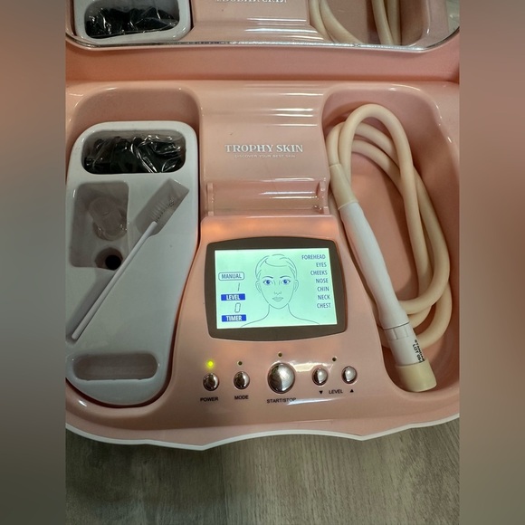 Trophy Skin MicrodermMD - At Home Microdermabrasion Kit - Anti Aging - Picture 4 of 7